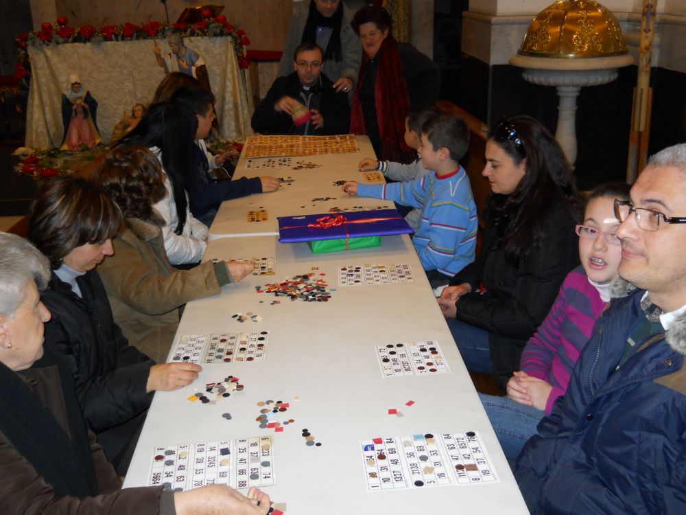 27-12-2011-tombolata-in-parrocchia-0003