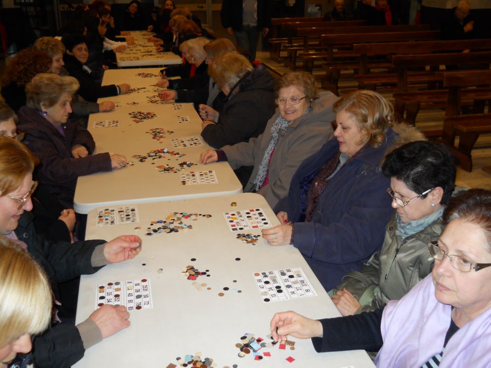 27-12-2011-tombolata-in-parrocchia-0006