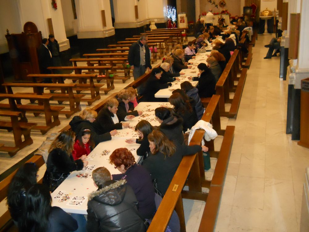 27-12-2011-tombolata-in-parrocchia-0012