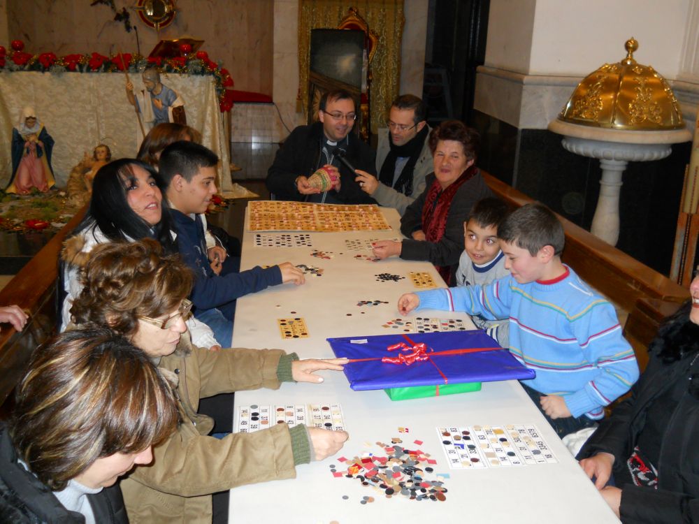 27-12-2011-tombolata-in-parrocchia-0013