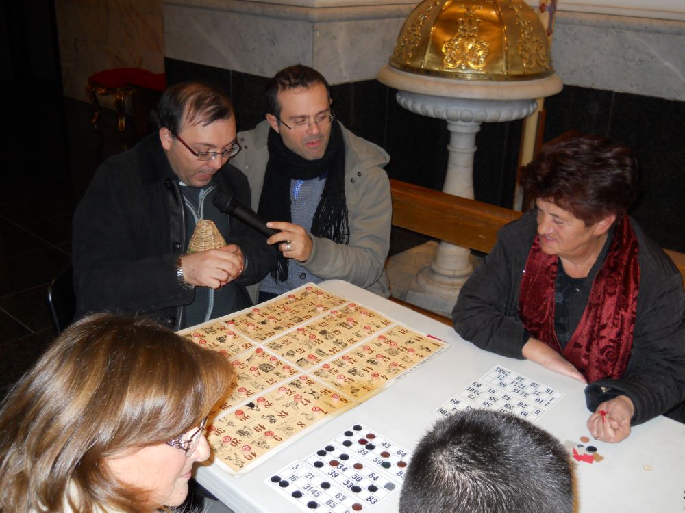 27-12-2011-tombolata-in-parrocchia-0014