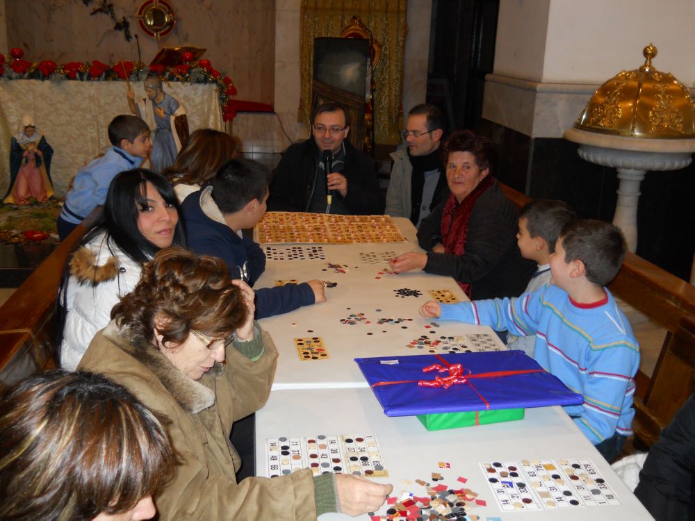 27-12-2011-tombolata-in-parrocchia-0016