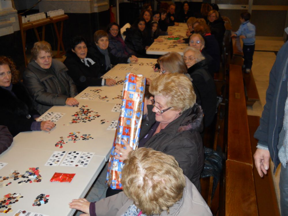 27-12-2011-tombolata-in-parrocchia-0020