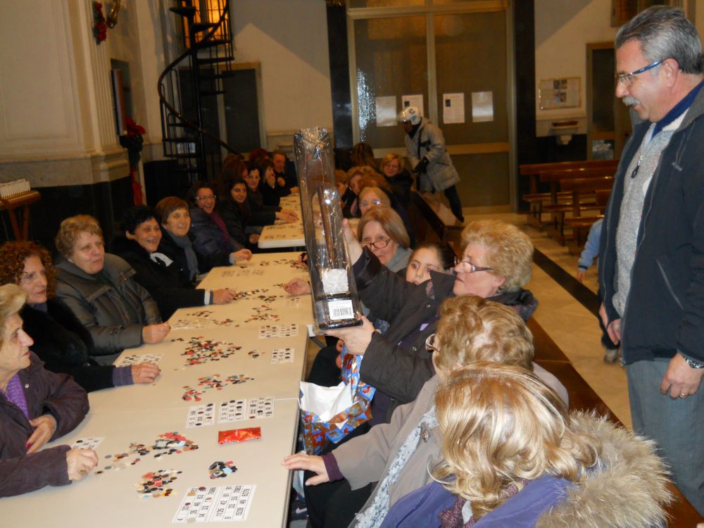 27-12-2011-tombolata-in-parrocchia-0021
