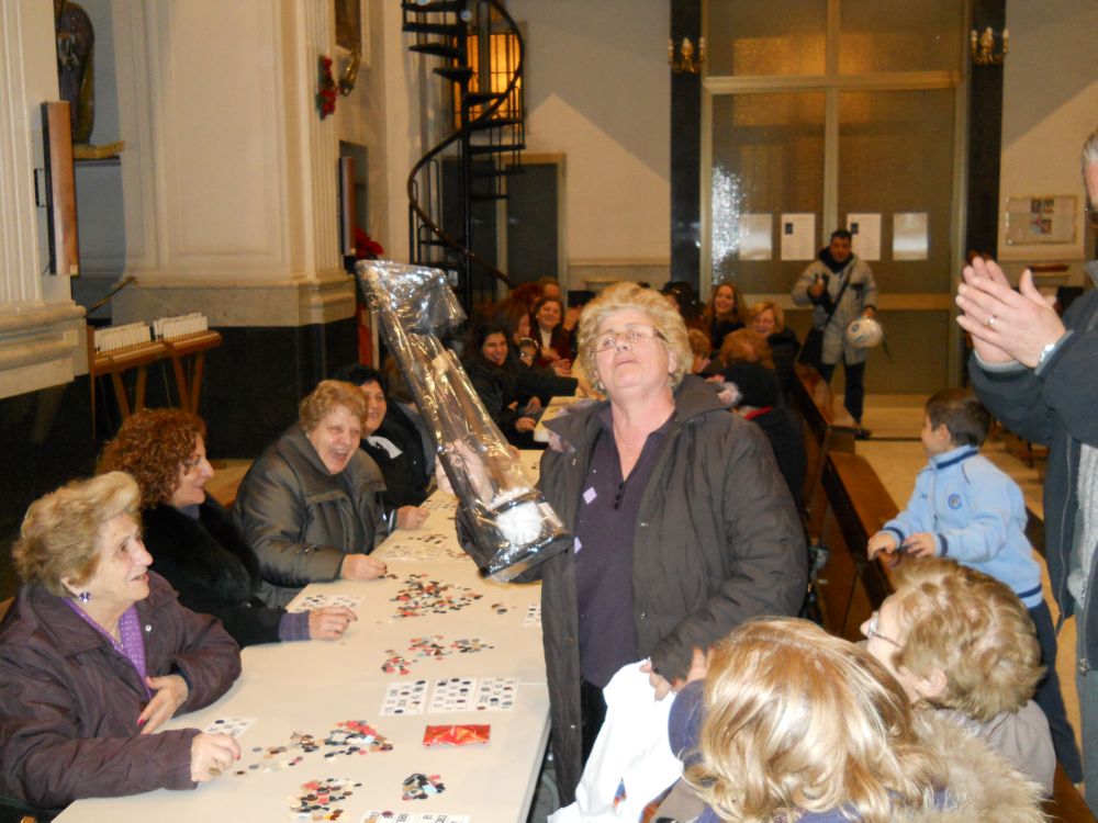 27-12-2011-tombolata-in-parrocchia-0022