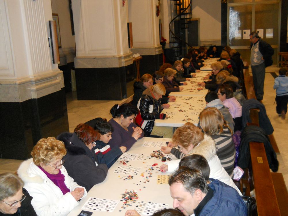 27-12-2011-tombolata-in-parrocchia-0025