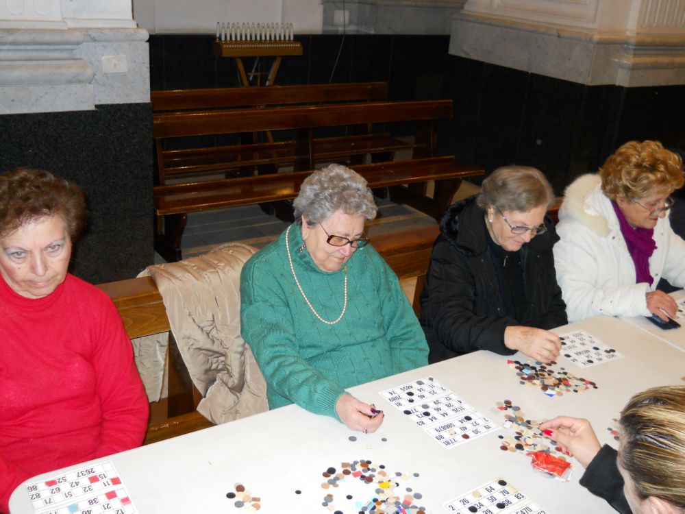 27-12-2011-tombolata-in-parrocchia-0026