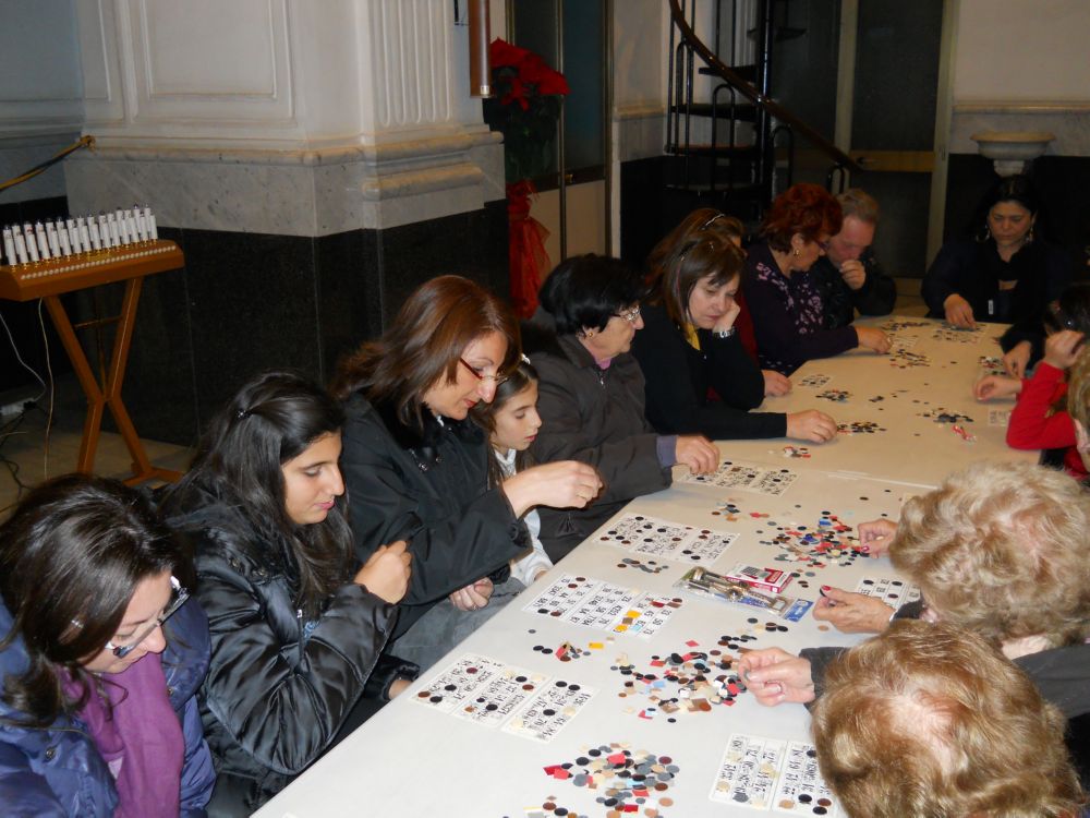 27-12-2011-tombolata-in-parrocchia-0027