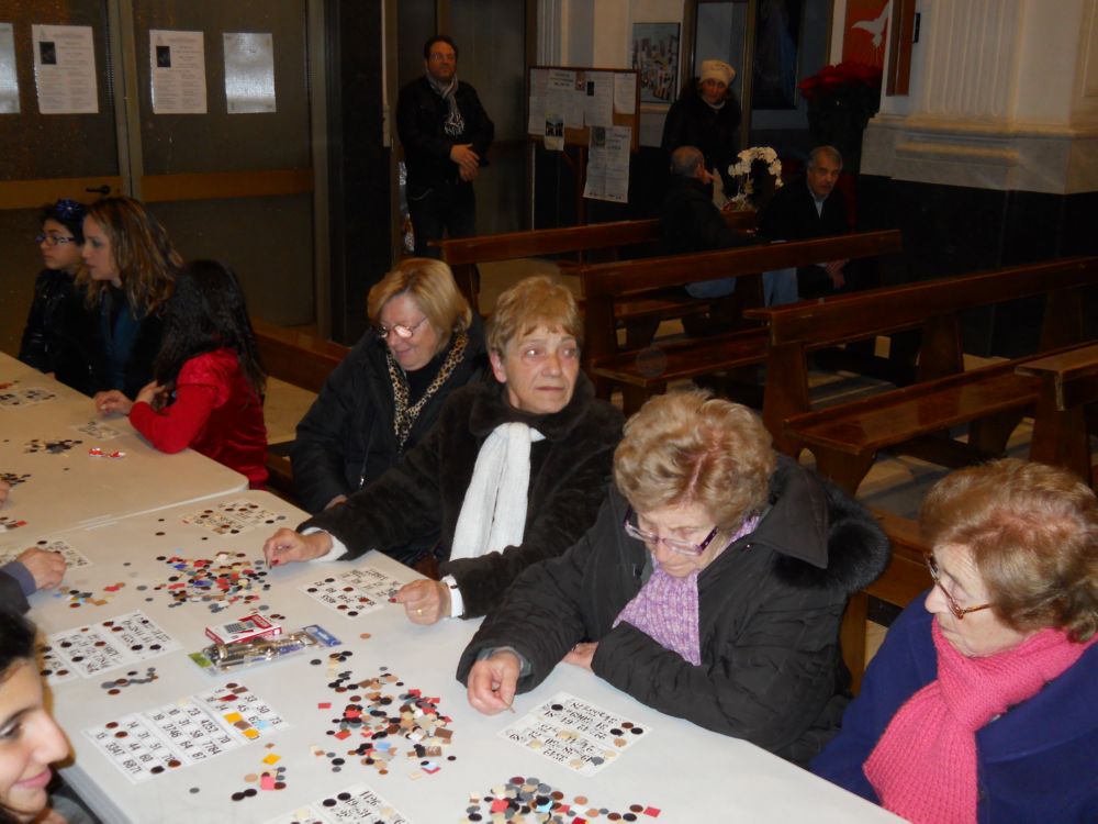 27-12-2011-tombolata-in-parrocchia-0028