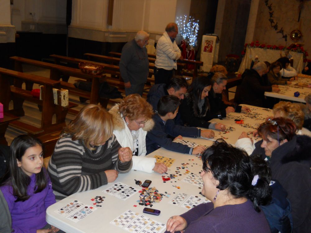 27-12-2011-tombolata-in-parrocchia-0031
