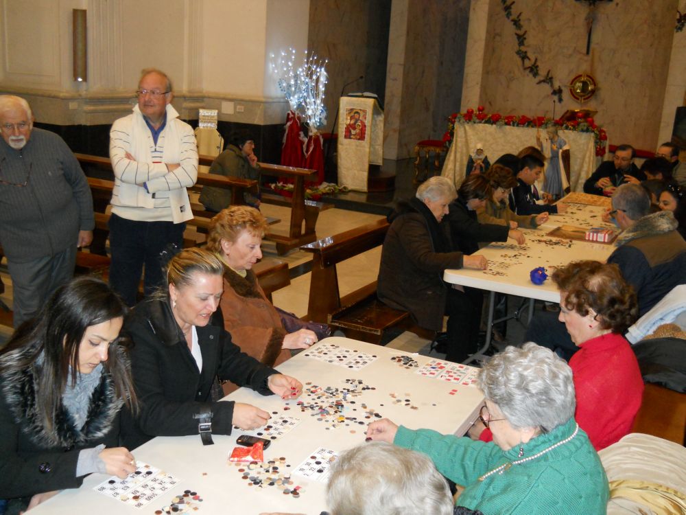 27-12-2011-tombolata-in-parrocchia-0032