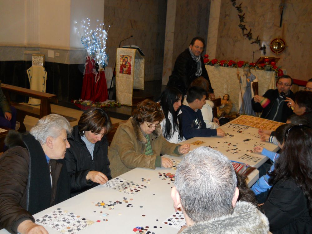 27-12-2011-tombolata-in-parrocchia-0034