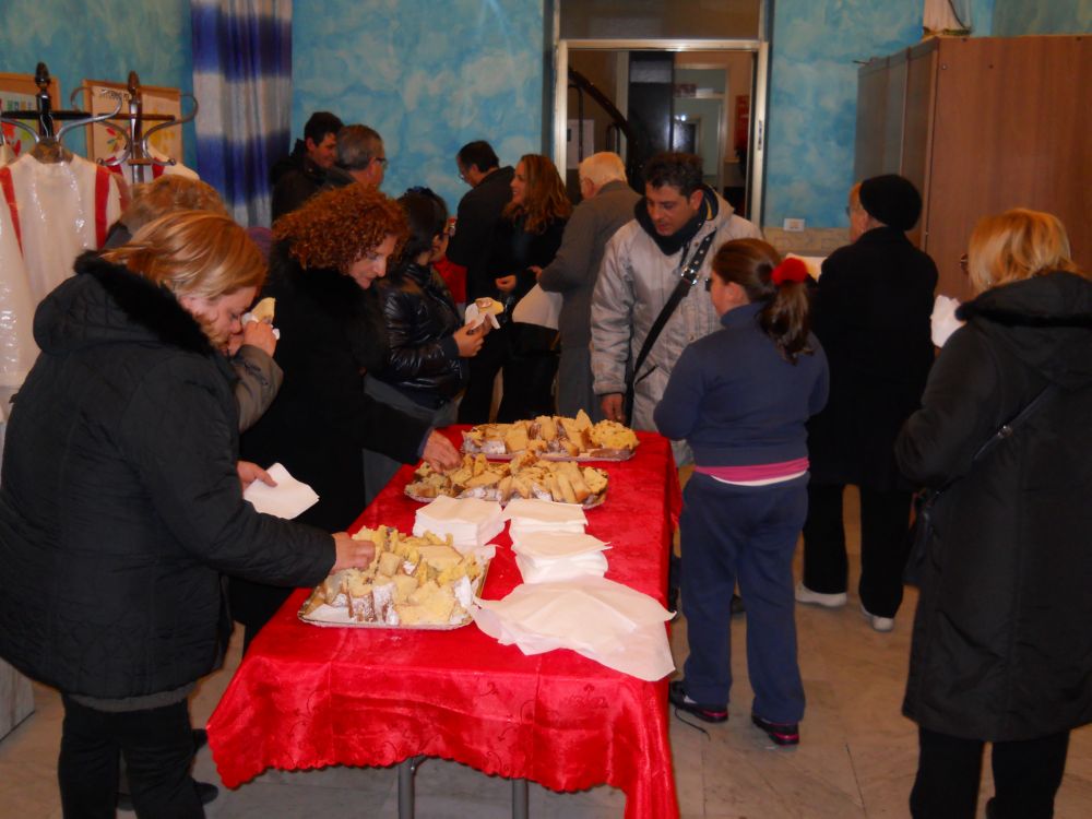 27-12-2011-tombolata-in-parrocchia-0041