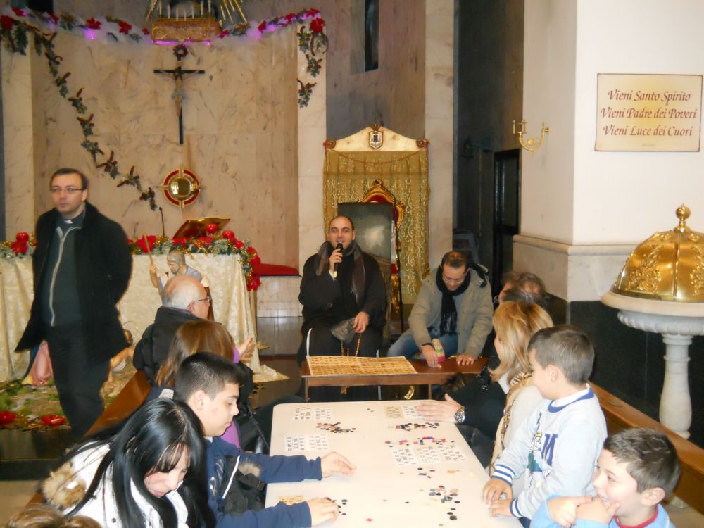 27-12-2011-tombolata-in-parrocchia-0052