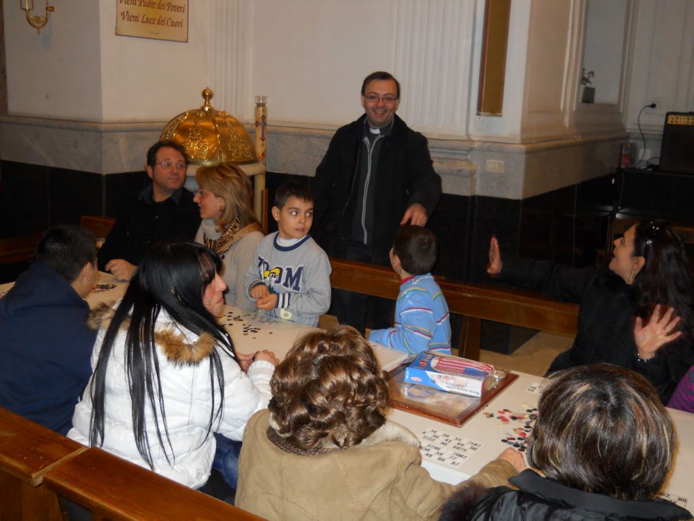 27-12-2011-tombolata-in-parrocchia-0056