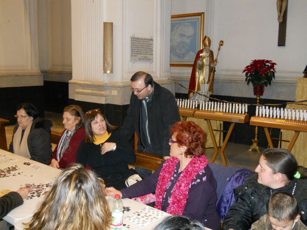 27-12-2011-tombolata-in-parrocchia-0059