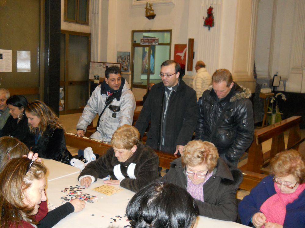 27-12-2011-tombolata-in-parrocchia-0060