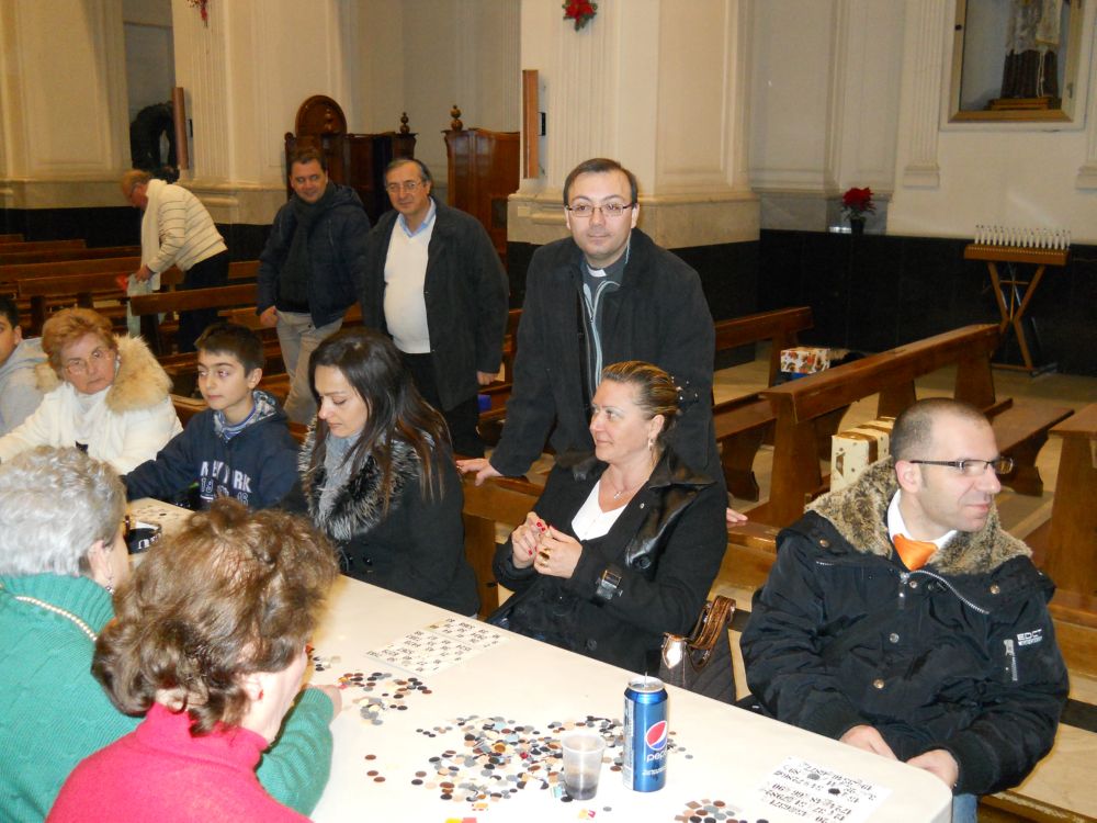 27-12-2011-tombolata-in-parrocchia-0062