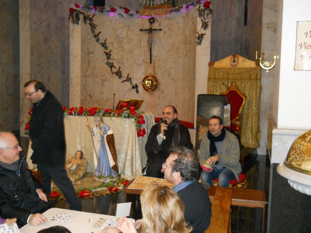 27-12-2011-tombolata-in-parrocchia-0064