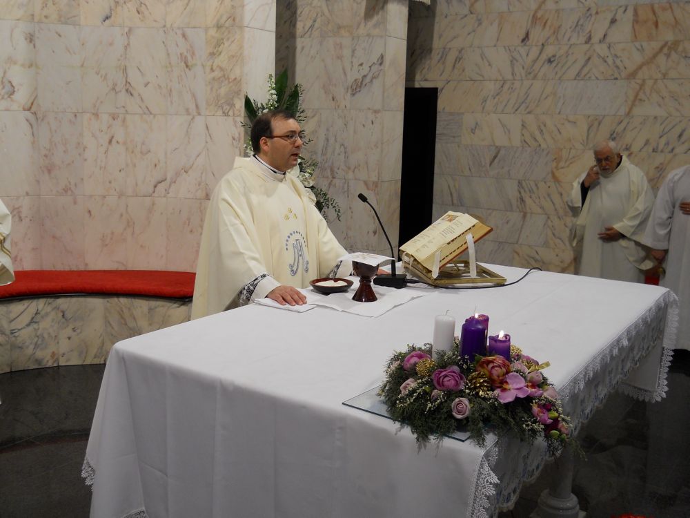 8-12-2011-messa-processione-038