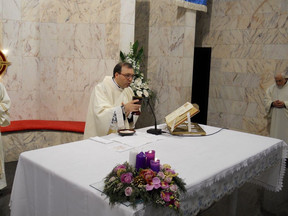 8-12-2011-messa-processione-045