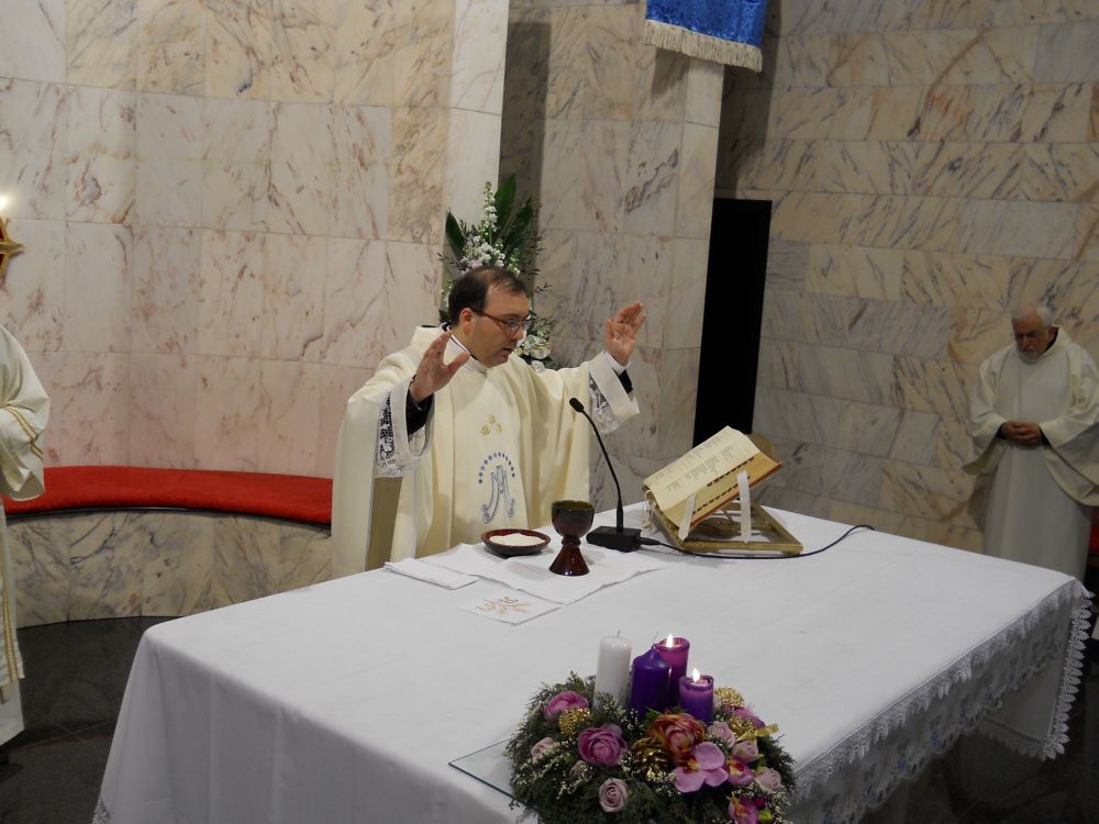 8-12-2011-messa-processione-047