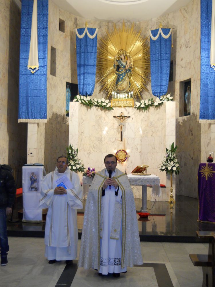 8-12-2011-messa-processione-083