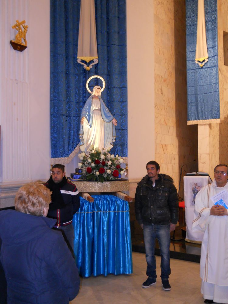 8-12-2011-messa-processione-084