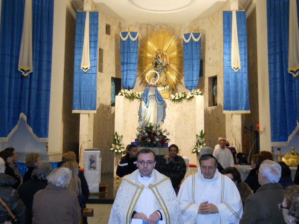 8-12-2011-messa-processione-087