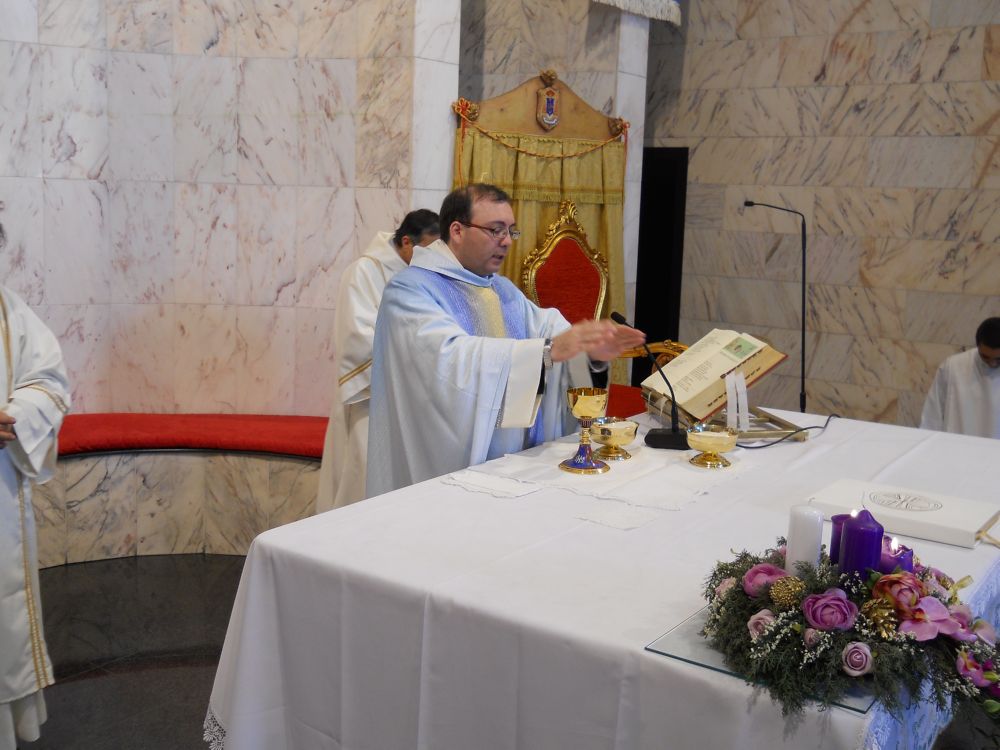 8-12-2011-messa-ore-12-034