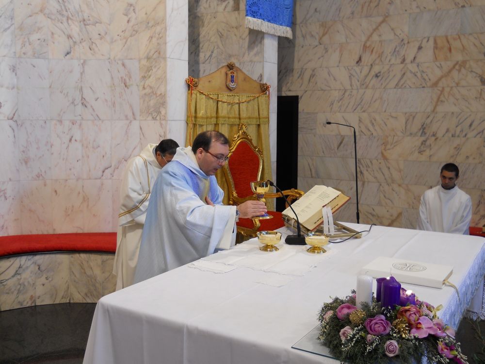 8-12-2011-messa-ore-12-038