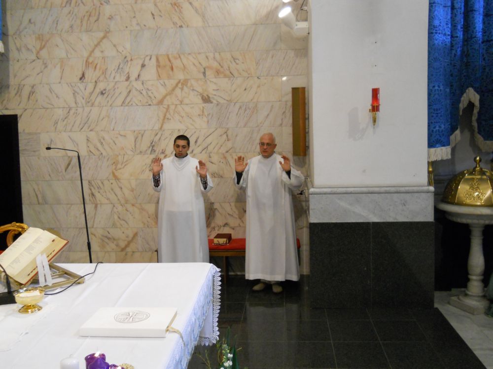 8-12-2011-messa-ore-12-049